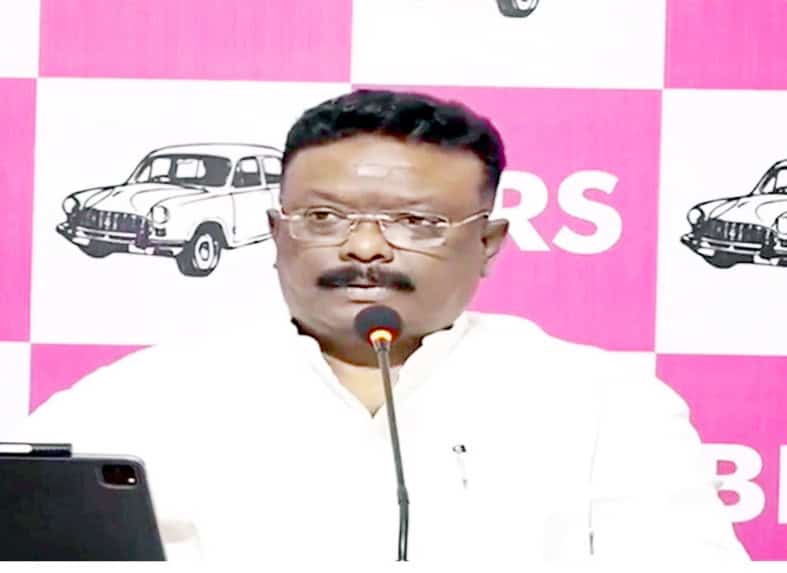 ایم اے، مقامی رہنما کی پریس کانفرنس، سیاسی گفتگو اور عوامی مسائل پر بات چیت.