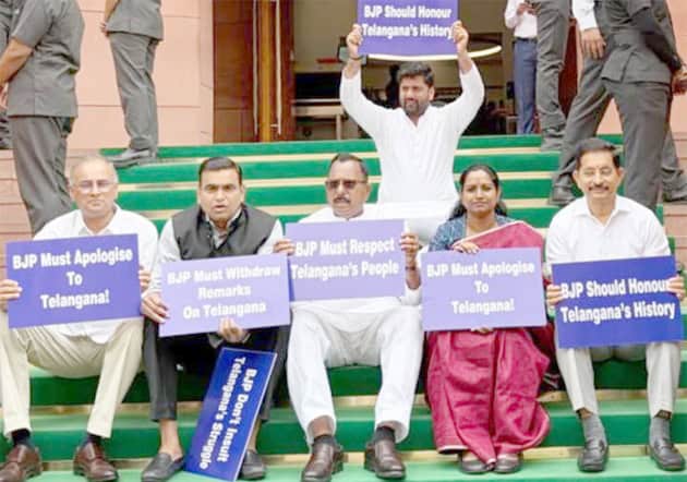 سیاسی مظاہرہ برائے تلنگانہ، رہنماؤں کے ساتھ احتجاجی مظاہرہ.