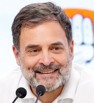 خودمختاری اور سیاستدان کی تقریر، عوامی جلسہ میں ایک معروف رہنما کی گفتگو.