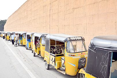 ایل پی جی گیاس کی قلت ، حیدرآباد میں آٹوز کی طویل قطاریں