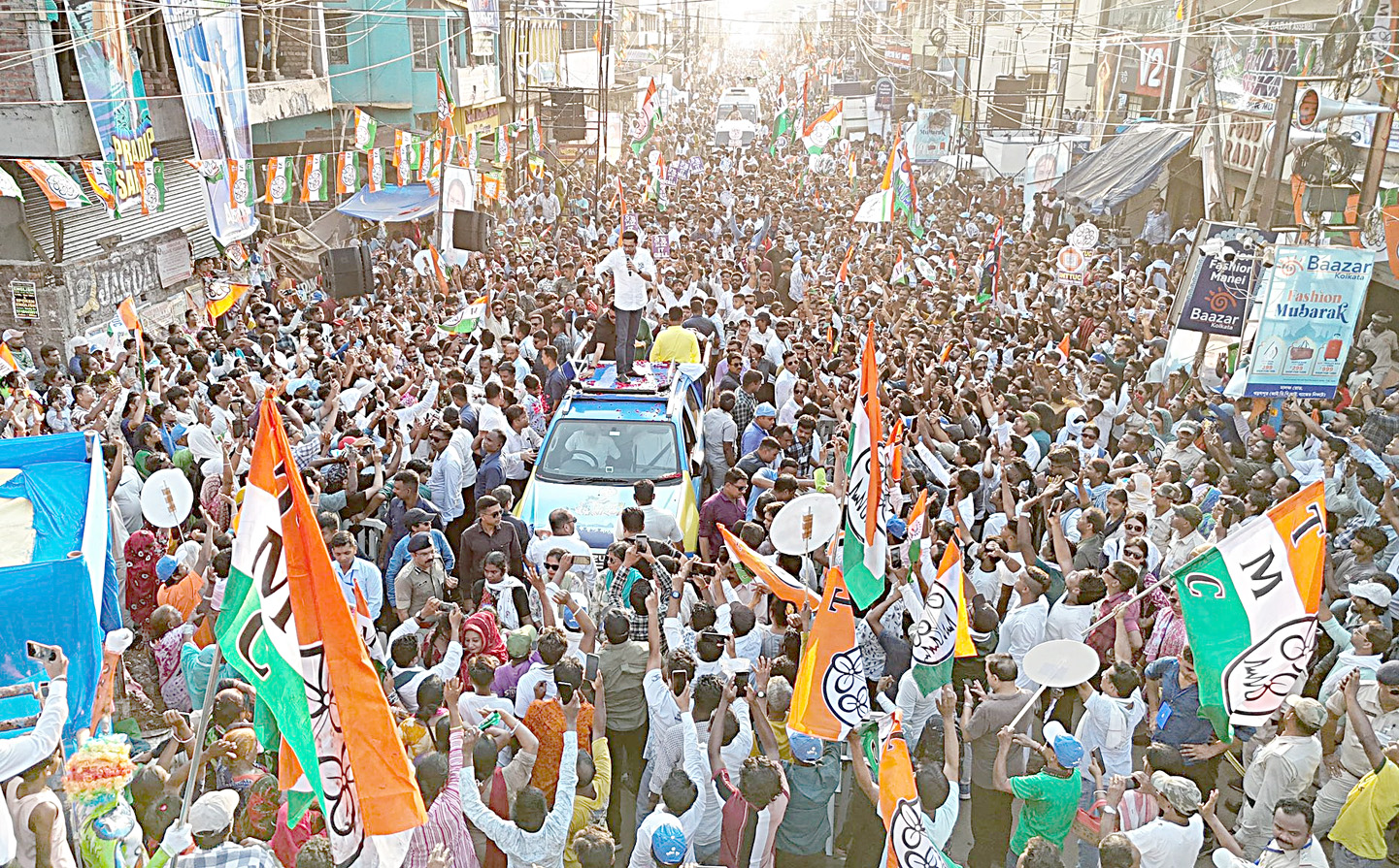 ہندوستانی سیاستدانوں کی ریلی میں عوام کا زبردست اجتماع، سیاسی جلسہ.