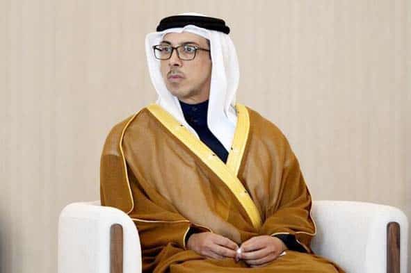 عرب رہنما کا سرکاری لباس میں تصویر.