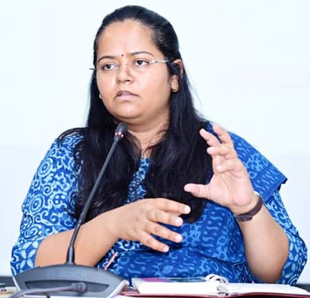 خواتین سیاستدان گفتگو کرتے ہوئے، سیاست ڈے تقریب.