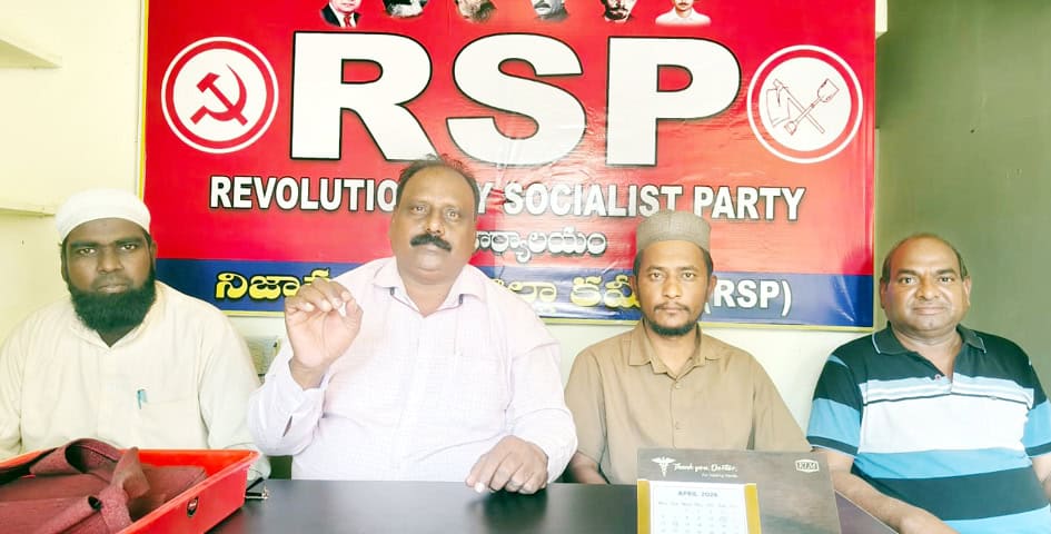 آٹو ڈرائیورز سے کیے گئے وعدوں کو پورا کرنے کی اپیل، ریولوشنری سوشل اسٹ پارٹی کے اجلاس میں۔.