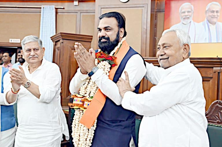 ایس پی اور دیگر افسران کے ساتھ خوشگوار ملاقات.