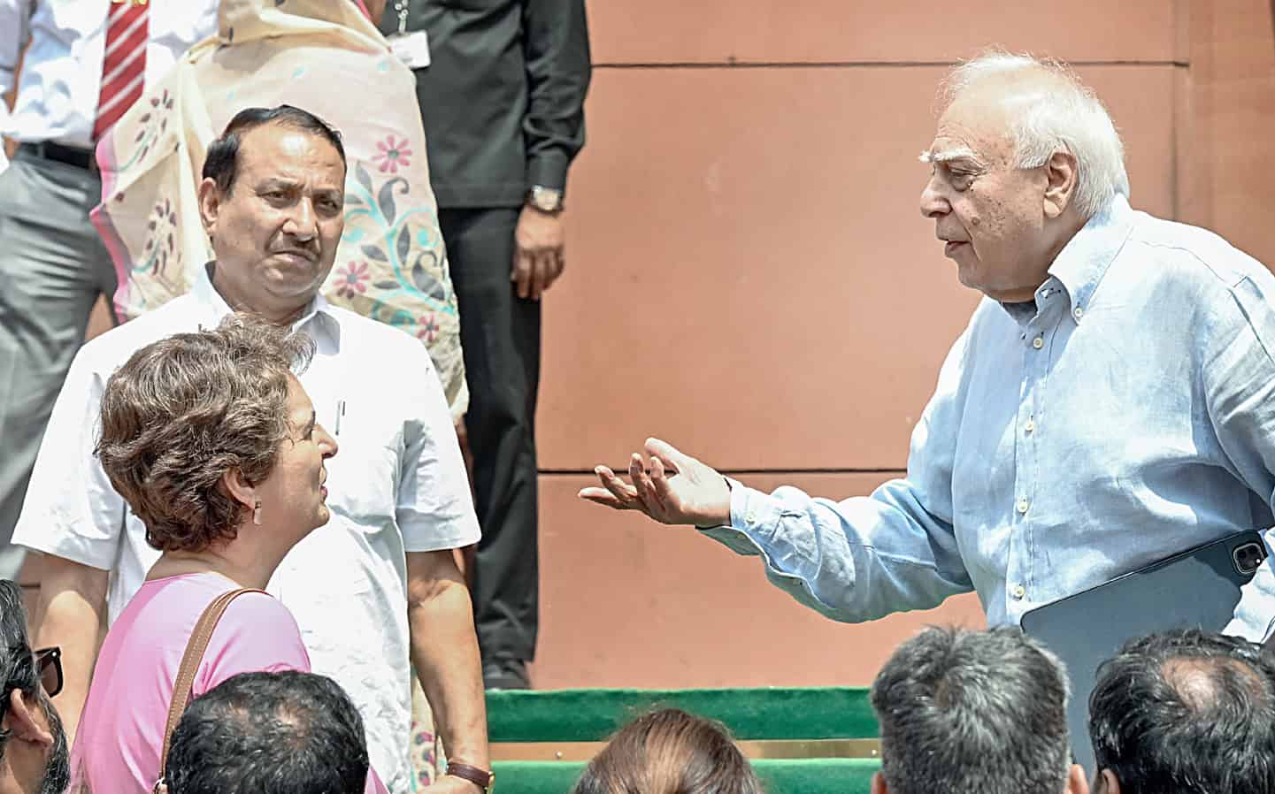 سیاست روز کے معروف صحافی اور سیاستدان.