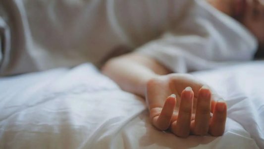 حیدرآباد کے ملک پیٹ میں نوعمر لڑکی کے لیے ساڑھی کا جھولا جان لیوا ثابت ہوا۔