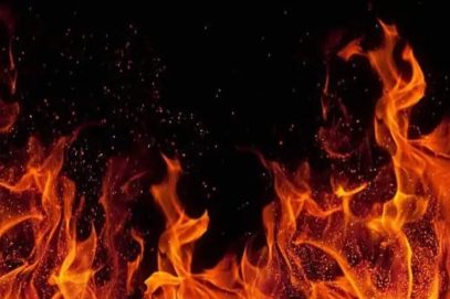 حیدرآباد: راجندر نگر میں دو منزلہ ٹیکسٹائل کی دکان میں آگ لگ گئی۔