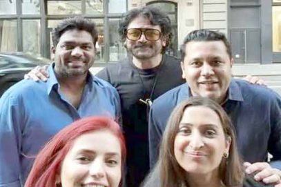 نیو یارک میں انڈین کامیڈین ذاکر خاں پاکستانی فنکاروں کے ساتھ