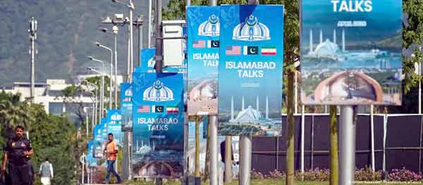 اسلام آباد ٹاکس کے پوسٹر، سیاسی اور سماجی تقریبات کی تشہیر کے لیے.