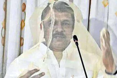 شہر میں مچھر بحران ، ڈی سدھیر ریڈی کا مچھردانی پہن کر احتجاج