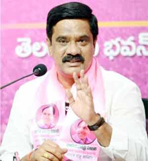 سیاست ڈے کے موقع پر معروف سیاستدان کی تصویر، جو عوامی تقریر اور سیاسی سرگرمیوں میں مصروف ہیں۔.