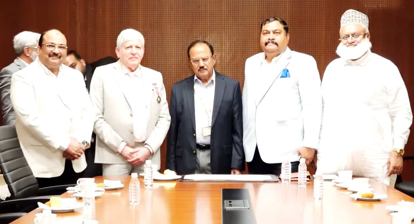 مذہبی وفد اور اجیت ڈوول کے درمیان ملاقات، تعلیم، ہنر اور قومی یکجہتی پر تبادلہ خیال.