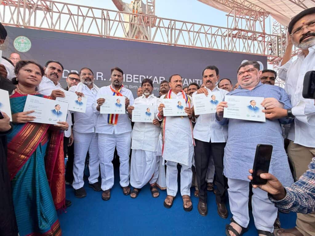 بھارتی شہریوں کا جشن، سرٹیفیکیٹ حاصل کرتے ہوئے، سیاسی تقریب.