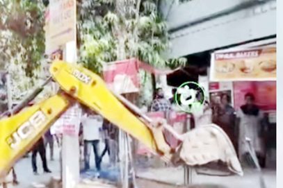 شہر میں فٹ پاتھ پر غیر مجاز قبضوں کو برخاست کرنے کا سلسلہ جاری