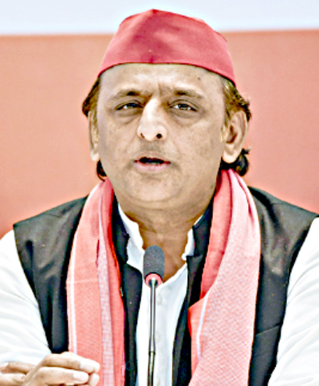 سیاست روز کے معروف رہنما خطاب کرتے ہوئے، سیاسی گفتگو او.