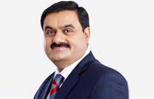 مضمون شخص کی تصویر، جس میں ایک شخص کو پیشہ ورانہ انداز میں دکھایا گیا ہے، جو سیاست اور میڈیا سے متعل.