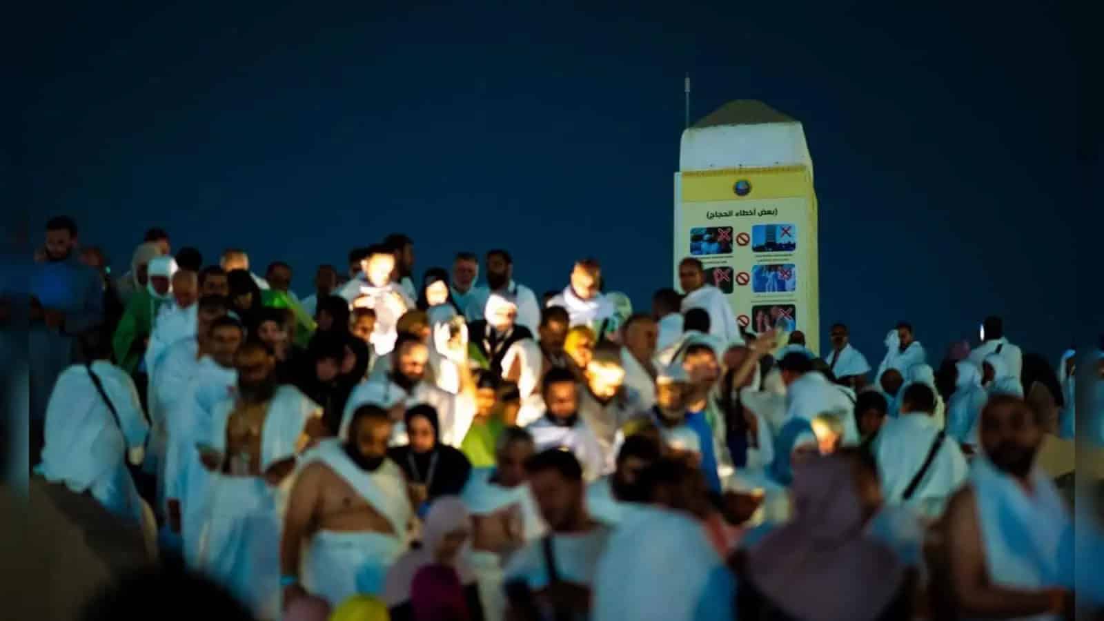 ہجوم میں لوگ، شام کے وقت، مذہبی اجتماع، مسلمانوں کی بڑی.