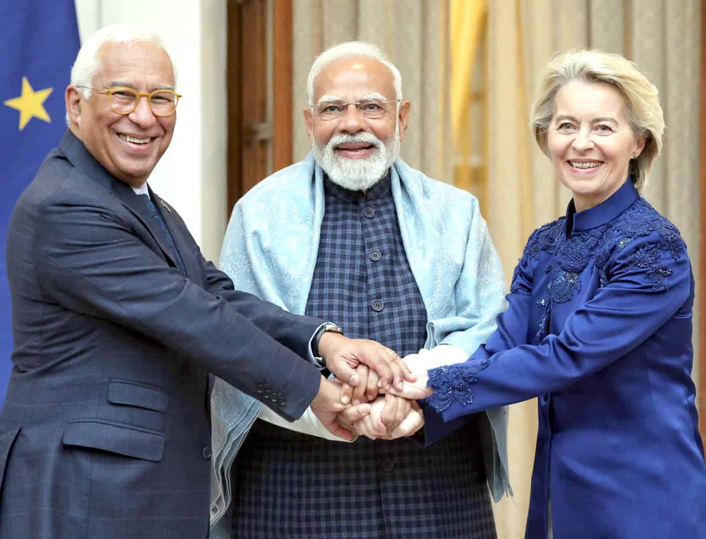 مختلف رہنماؤں کا ہاتھ ملاتے ہوئے تصویر.