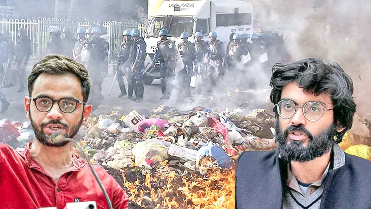 ایمبولینس اور پولیس کی نفری مظاہرہ کے مقام پر تعینات.