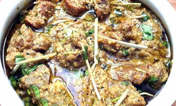 پاکستانی گوشت سالن شوربہ، روایتی اور مزیدار.