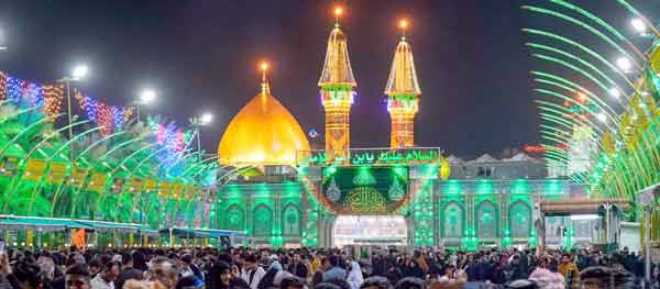 عید میلاد النبی ﷺ کی تقریب، خوبصورت چراغاں اور روشنیوں کے ساتھ، مسجد کے باہر لاکھوں مسلمان شریک ہیں۔.