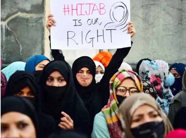 ہجرت کا حق خواتین کا حق ہے، خواتین مظاہرہ کرتی ہوئی.