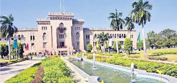 شاہی محل کا بیرونی منظر، خوبصورت باغات اور فوارے کے ساتھ، پاکستان کے تاریخی مقام کی خوبصورتی کو ظاہر.