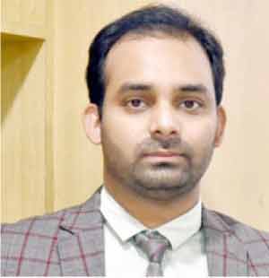 مرد کا پیشہ ورانہ پورٹریٹ، بزنس لباس میں.