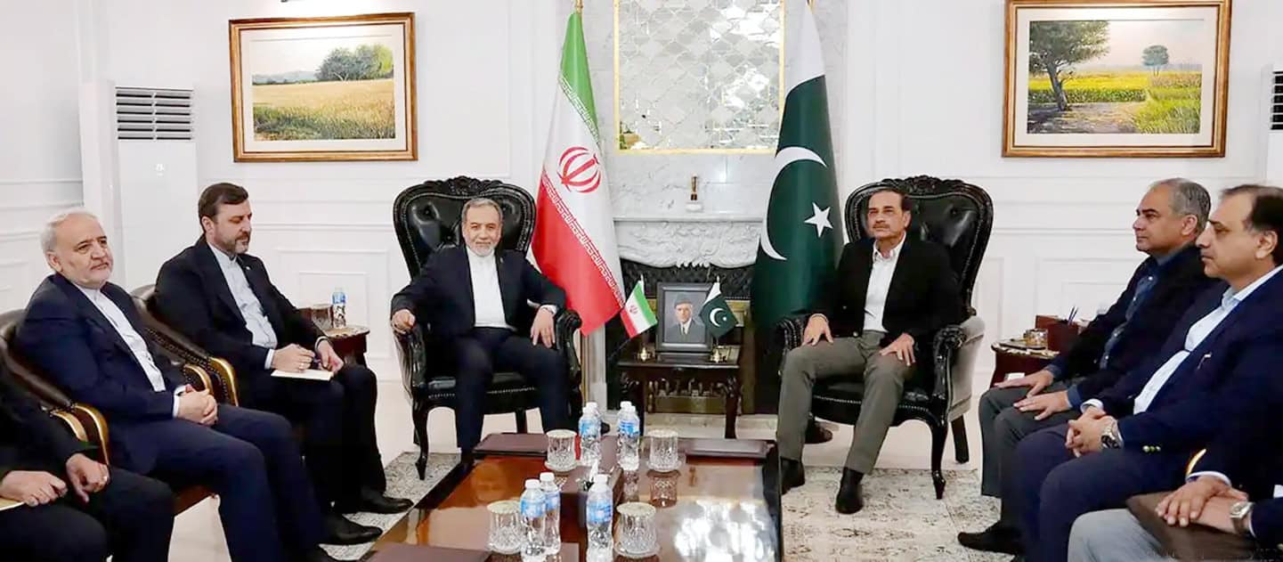 ایران اور پاکستان کے اعلیٰ حکام کے درمیان اہم ملاقات، دو طرفہ تعلقات اور علاقائی امور پر تبادلہ خیال.