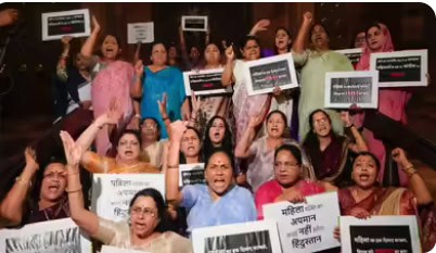 خواتین کو مساوی حقوق کے حق میں احتجاجی مظاہرہ، خواتین کی نمائندگی اور ریزرویشن کے خلاف آواز بلند.