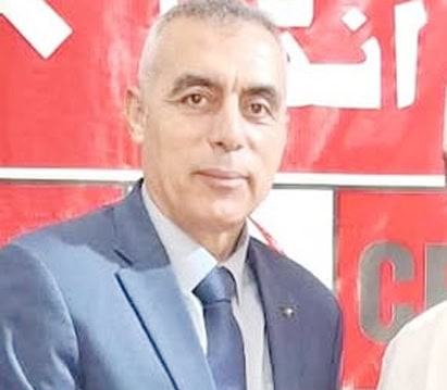 سیاست ڈیلائی کے معروف شخصیت کی تصویر، جو ایک پیشہ ور شخص ہیں، سرکاری یا میڈیا ایونٹ میں شرکت کر رہے.