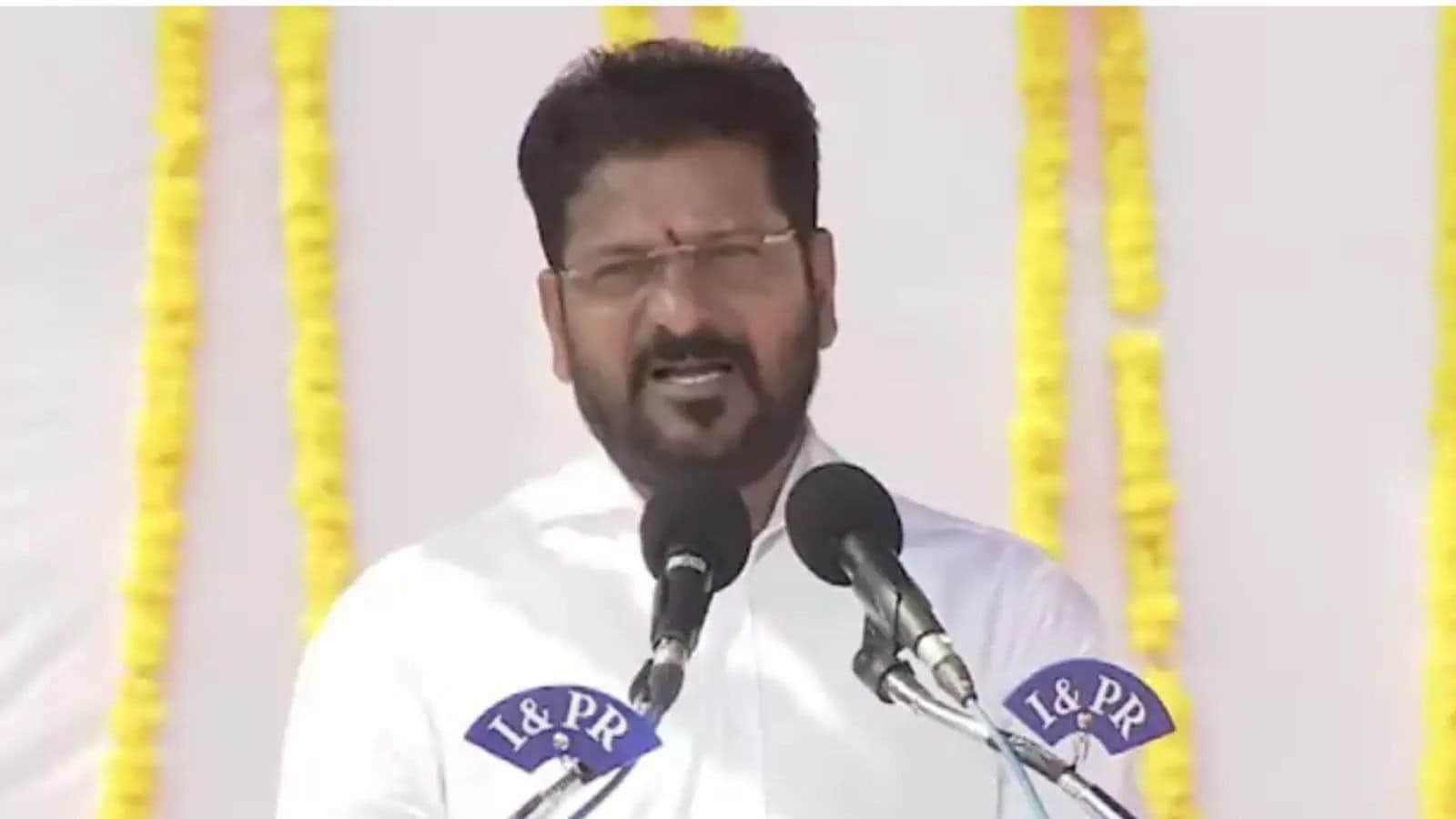 سیاسی رہنما خطاب کرتے ہوئے، عوام سے خطاب.