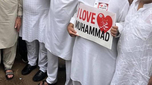 مسجد کے اندر ’آئی لو محمدؐ‘ کے پوسٹر چسپاں کرنے پر 7 کے خلاف ایف آئی آر