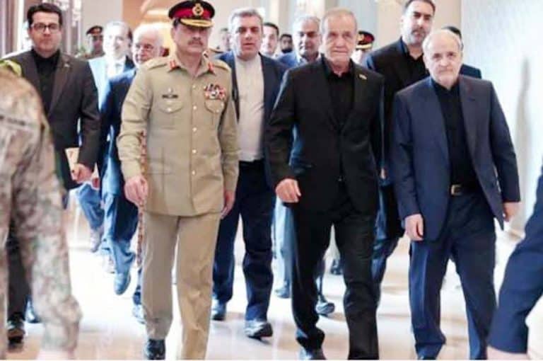پاکستانی اور فوجی رہنماؤں کی اہم ملاقات کی تصویر.