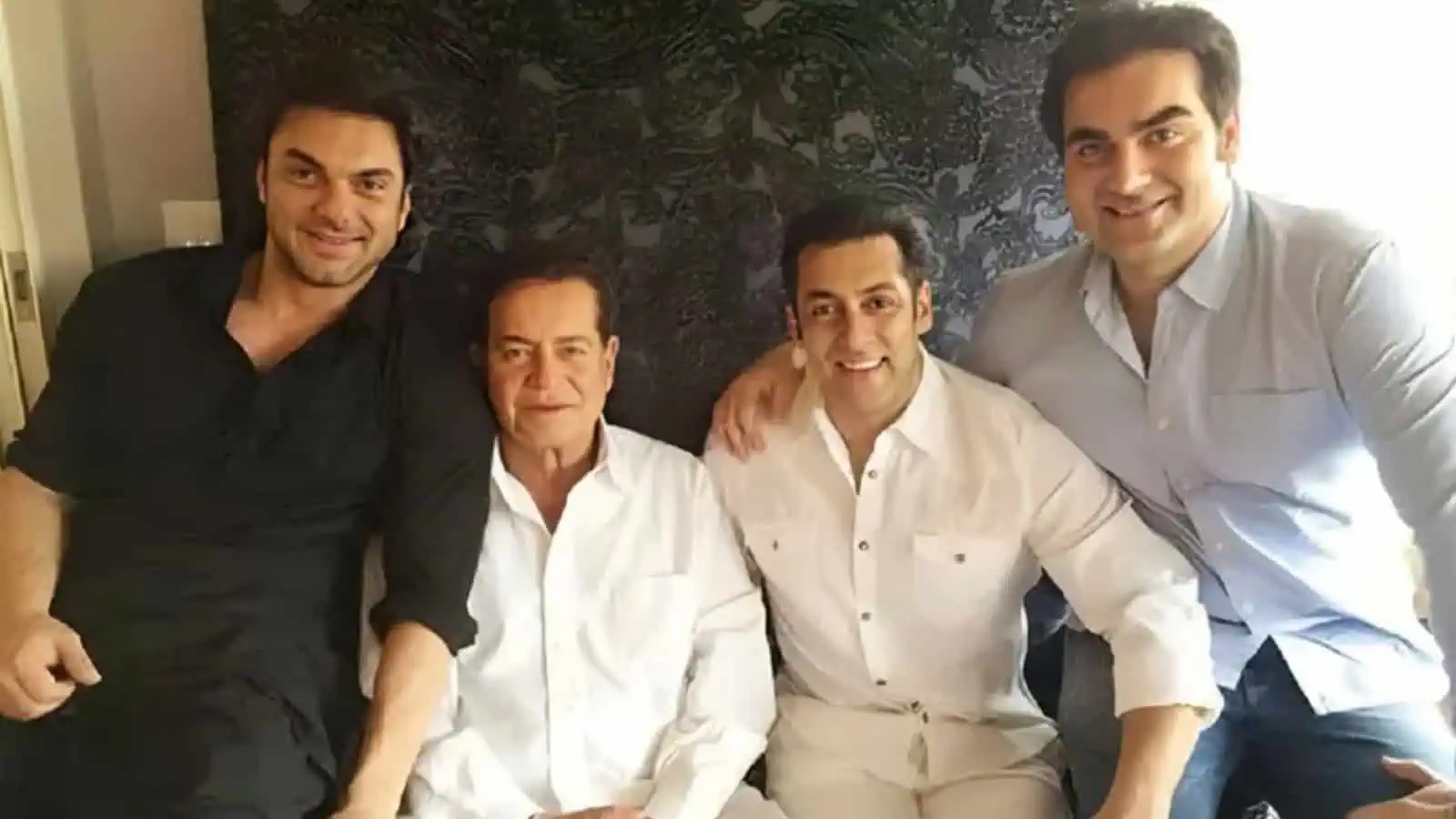 پاکستانی سیاستدانوں کی ملاقات، سیاسی گفتگو اور تبادلہ خیال.