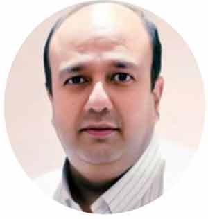 سیاست روز کے معروف صحافی کی تصویر، سیاسی خبریں اور تجزی.