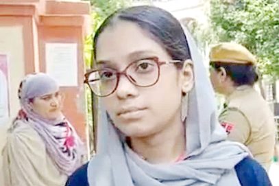برقعہ اور حجاب پر کلثوم بانو کو ایک گھنٹہ نیٹ کے امتحانی مرکز پر روک دیا گیا