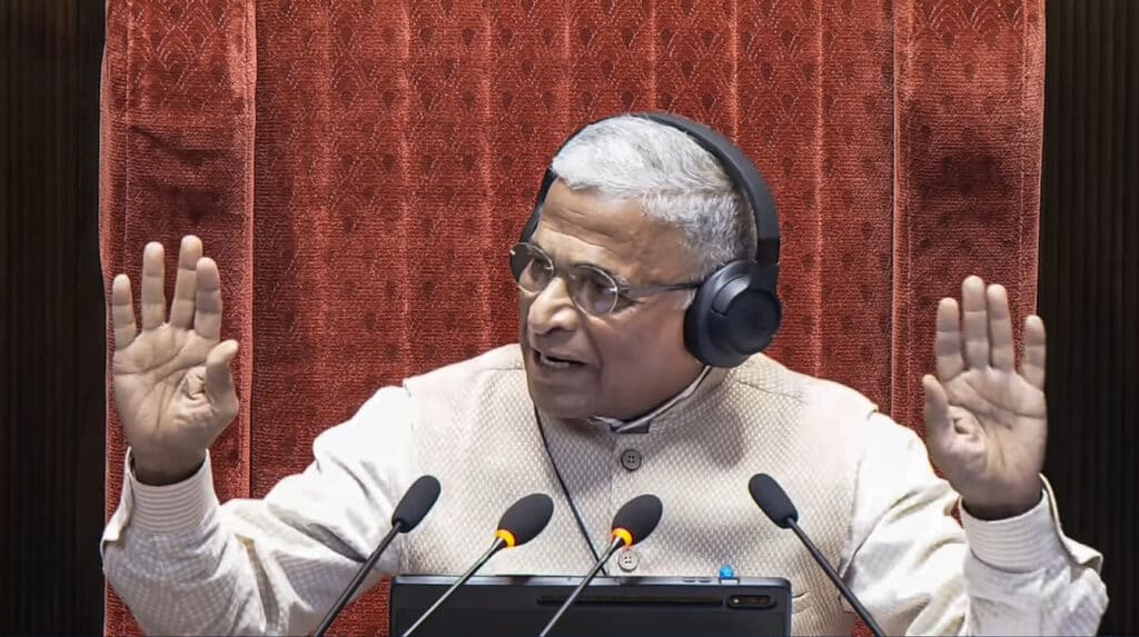 وزیر اعظم تقریر کرتے ہوئے، سیاسی رہنمائی اور پیغامات.