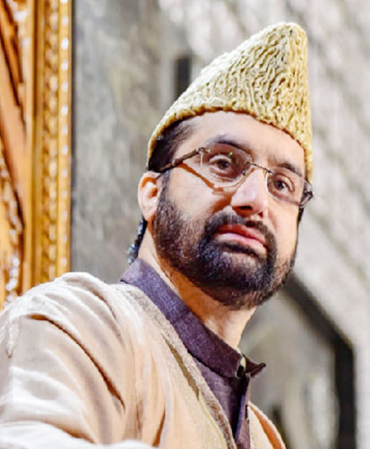 پاکستانی سیاستدان کا سرکاری لباس میں تصویر، عزم اور قیادت کی علامت.