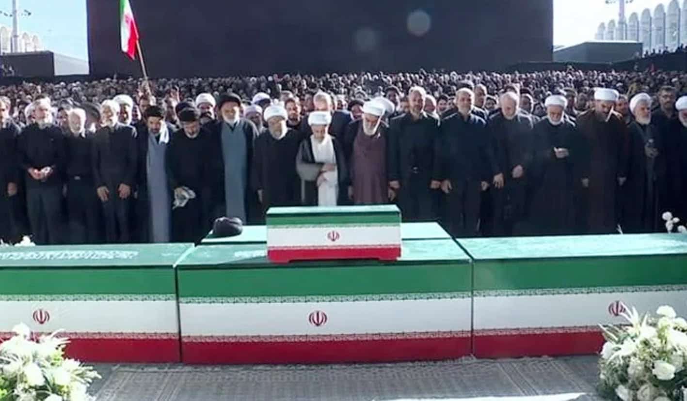 علی خامنہ ای کی نماز جنازہ میں لاکھوں افراد کی شرکت.