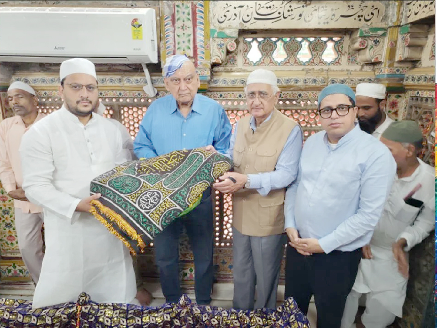 مذہبی تقریب میں اہم شخصیات کی شرکت، قرآن مجید کا تلاوت اور دعا.