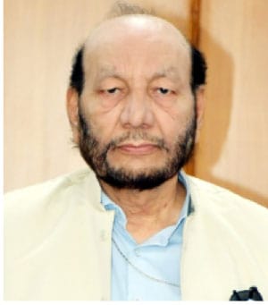 مشہور شخصیت کی تصویر، مرد، سفید لباس میں، قریب سے لیا گیا.