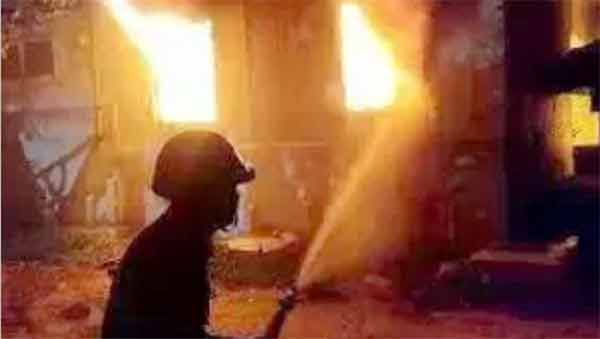 آگ بجھانے والا شخص، ہنگامی صورتحال، فائر فائٹر.