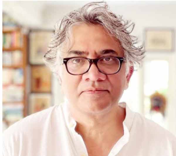 پرانے بالوں اور چشموں کے ساتھ مرد کی تصویر، کتابوں کے پس منظر کے ساتھ.