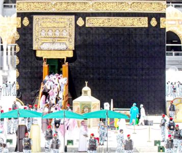 غسل کعبہ کی روح پرور تقریب ‘تین مراحل میں تکمیل