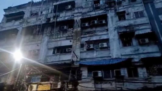 کولکتہ کے ہوٹل میں آگ لگنے سے 4 سالہ بچے سمیت 8 افراد ہلاک