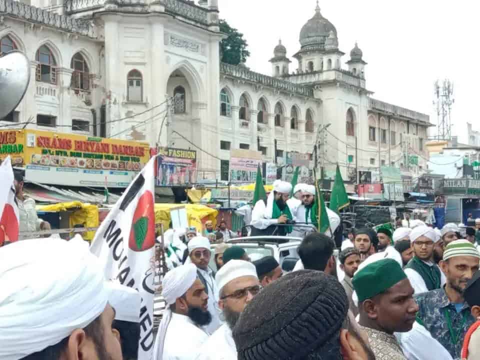 پاکستانی اور کشمیری پرچم کے ساتھ مظاہرہ اور ریلی.