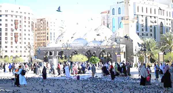 مکہ مکرمہ کا مقدس مقام، مسجد الحرام اور زائرین کی بڑی تعداد.