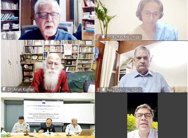 مختلف افراد آن لائن میٹنگ میں شامل، گفتگو اور تبادلہ خیال.